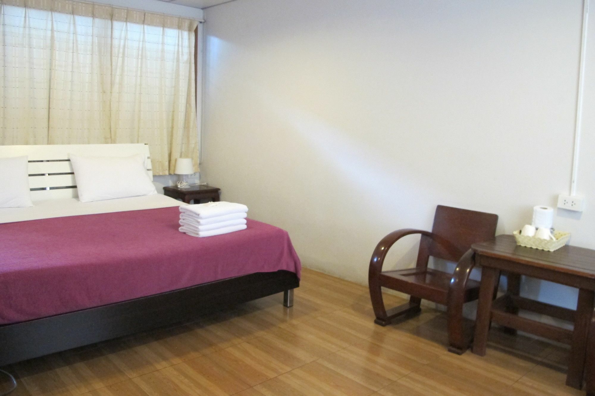 Samchai Hotel Si Racha Exterior foto